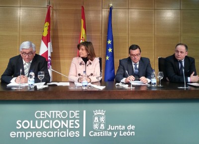 De izquierda a derecha, el presidente de FEACEM-Castilla y León, José María Ibáñez; la viceconsejera de Política Económica, Empresa y Empleo de la Junta de Castilla y León, Begoña Hernández; el director general de Fundación ONCE, José Luis M