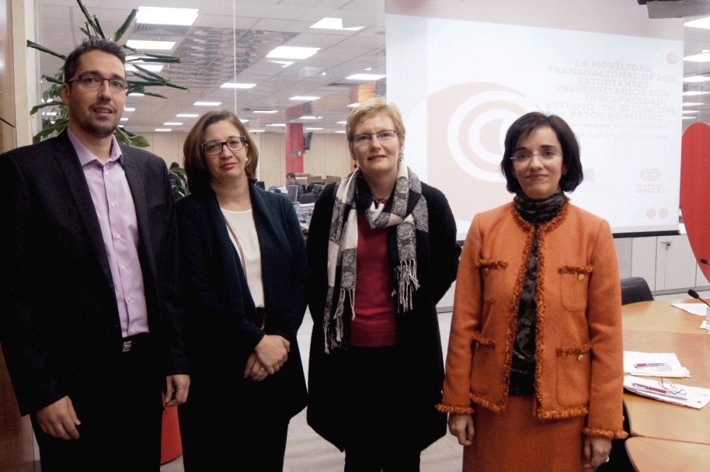 De izquierda a derecha, Juan Antonio Moriano, Isabel Martínez, Dorothy Kelly y Pilar Villarino, en la sede de Servimedia