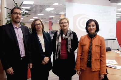 De izquierda a derecha, Juan Antonio Moriano, Isabel Martínez, Dorothy Kelly y Pilar Villarino, en la sede de Servimedia