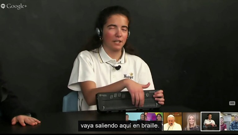 Isabel Vera durante la videoconferencia con el Papa Francisco, el 5 de febrero de 2015 (imagen rescatada de Google)