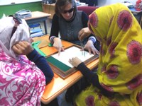 En un aula de matemáticas junto a una profesora del CRE de Madrid