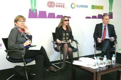 De izquierda a derecha: Carmen García Ribas, Patricia Sanz, y José Manuel González Huesa