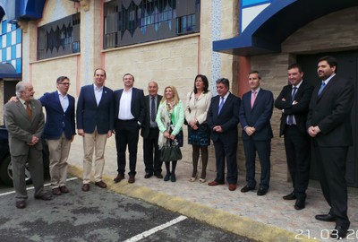 Autoridades y representantes de la ONCE, ante los salones en que se celebró el acto con que culminaron las celebraciones del Día de la ONCE extremeña, en Plasencia