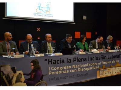 Cabra de Luna (a la derecha), en la Mesa de ponentes del Congreso de Granada 