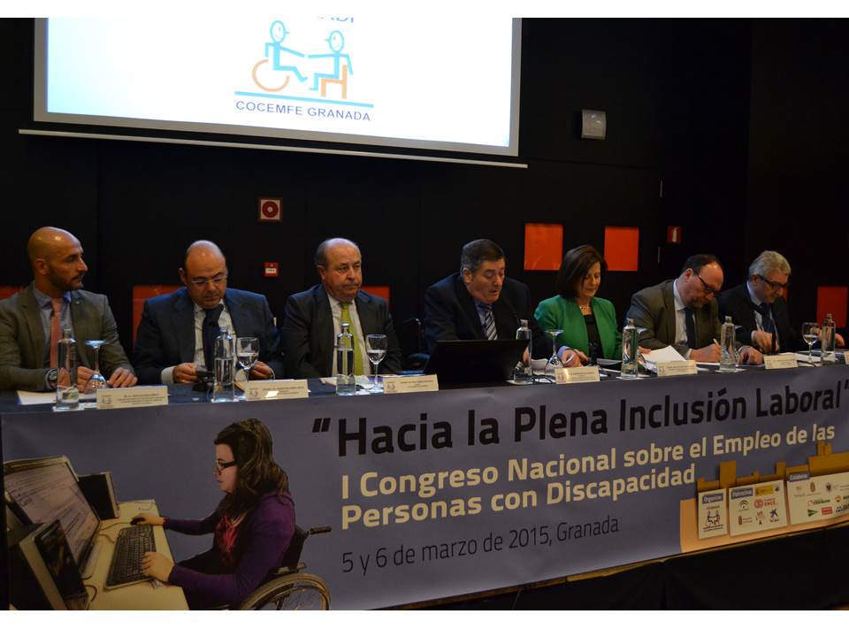 Cabra de Luna (a la derecha), en la Mesa de ponentes del Congreso de Granada 