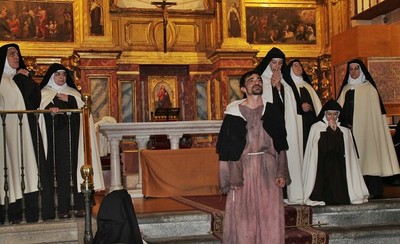 Momentos de la representación de la obra “Teresa, la jardinera de la Luz” en la Iglesia del Convento de la Anunciación de las M.M. Carmelitas de Alba de Tormes (Salamanca), el día del estreno. Momentos de la representación de la obra “Teresa, la jardinera de la Luz” en la Iglesia del Convento de la Anunciación de las M.M. Carmelitas de Alba de Tormes (Salamanca), el día del estreno.