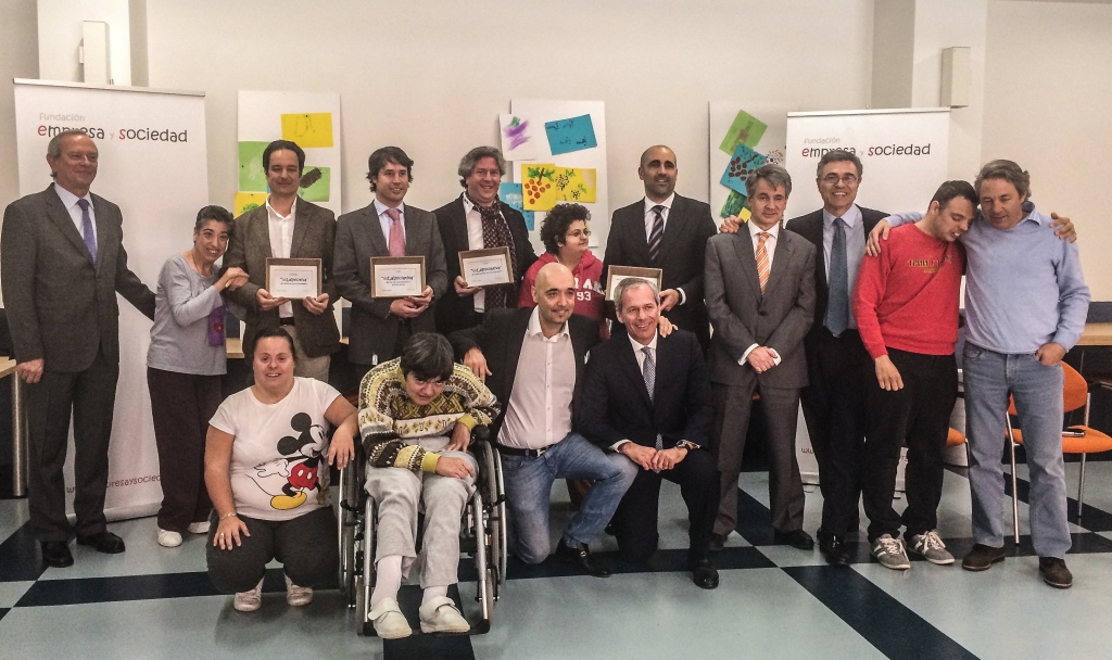 Foto colectiva de los premiados por ‘esLaIniciativa’ de la Fundación Empresa y Sociedad 