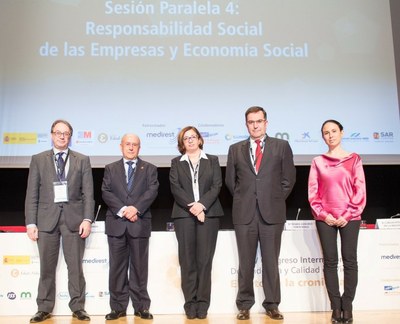 Isabel Martínez Lozano, en el centro, junto al resto de componentes de la Mesa Redonda con la que intervino en el Congreso