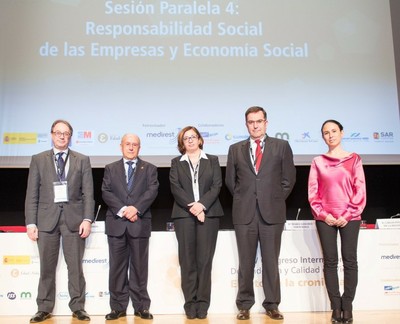 Isabel Martínez Lozano, en el centro, junto al resto de componentes de la Mesa Redonda con la que intervino en el Congreso
