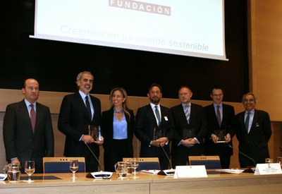 Los galardonados con los premios Bureau Veritas posan con el secretario de Estado de Medio Ambiente, Federico Ramos. El segundo por la derecha es Fernando Riaño