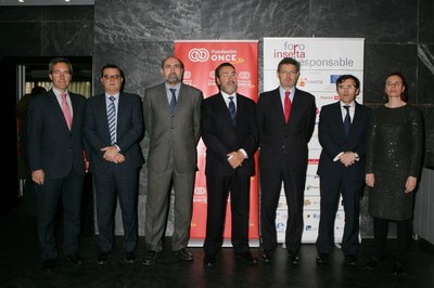 Los representantes de ESADE y de Fundación ONCE-FSC Inserta, junto al ministro Rafael Catalá (en el centro)