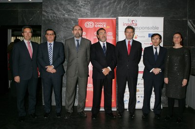 Los representantes de ESADE y de Fundación ONCE-FSC Inserta, junto al ministro Rafael Catalá (en el centro)