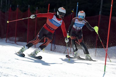 Santacana y Galindo dispuntando el eslalon especial, en el que acabarían haciéndose con el bronce