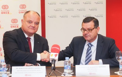 Sergi Loughney y José L. Martínez Donoso, tras suscribir el acuerdo en Madrid