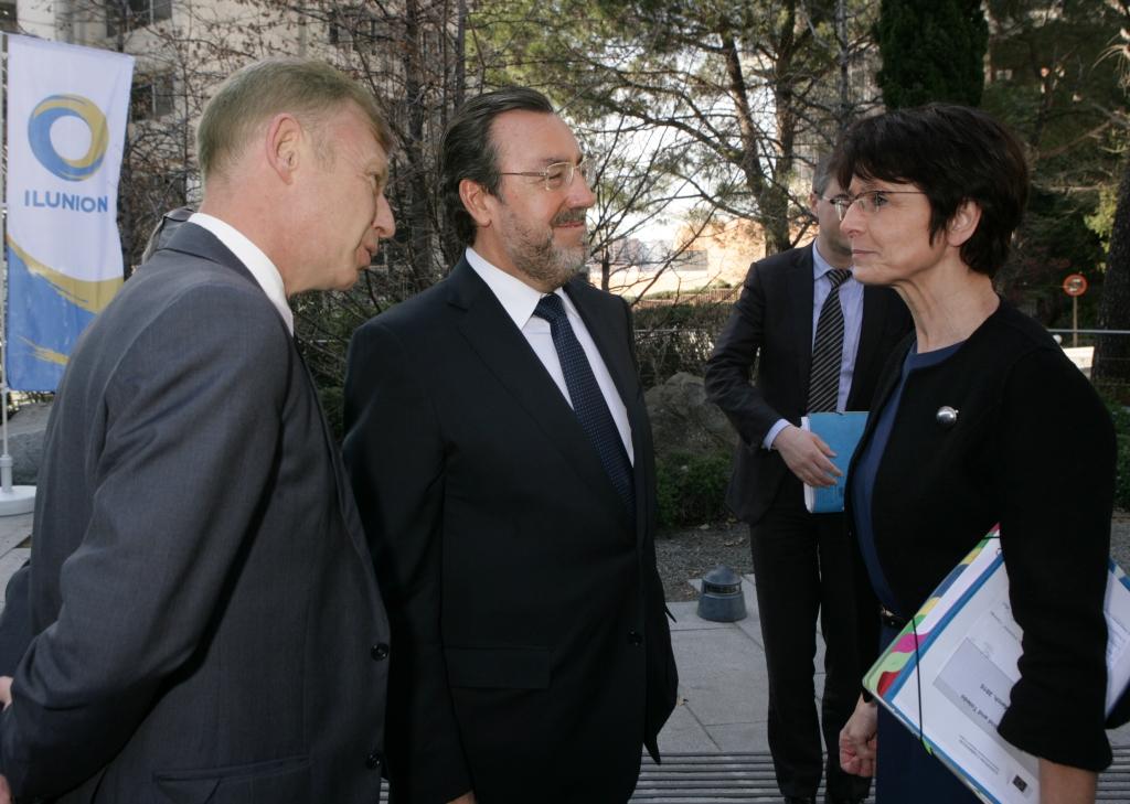 El presidente de ONCE y su Fundación recibe a Marianne Thyssen a su llegada al centro de ILUNION