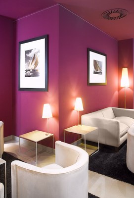 Aspecto del moderno 'lobby' del nuevo hotel de Confortel en Bilbao