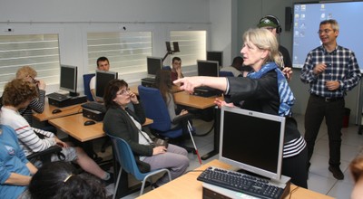 Alumnos franceses en el aula de Tiflotecnología