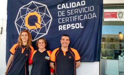 Empleados de ILUNION Retail en la Estación de Servicio de Cubelles (Barcelona) 