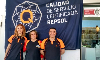 Empleados de ILUNION Retail en la Estación de Servicio de Cubelles (Barcelona) 