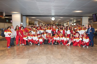 Expedición al completo en el aeropuerto de Madrid antes de partir a Seul
