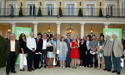 Foto de familia de jurados y premiados en los Tiflos literarios