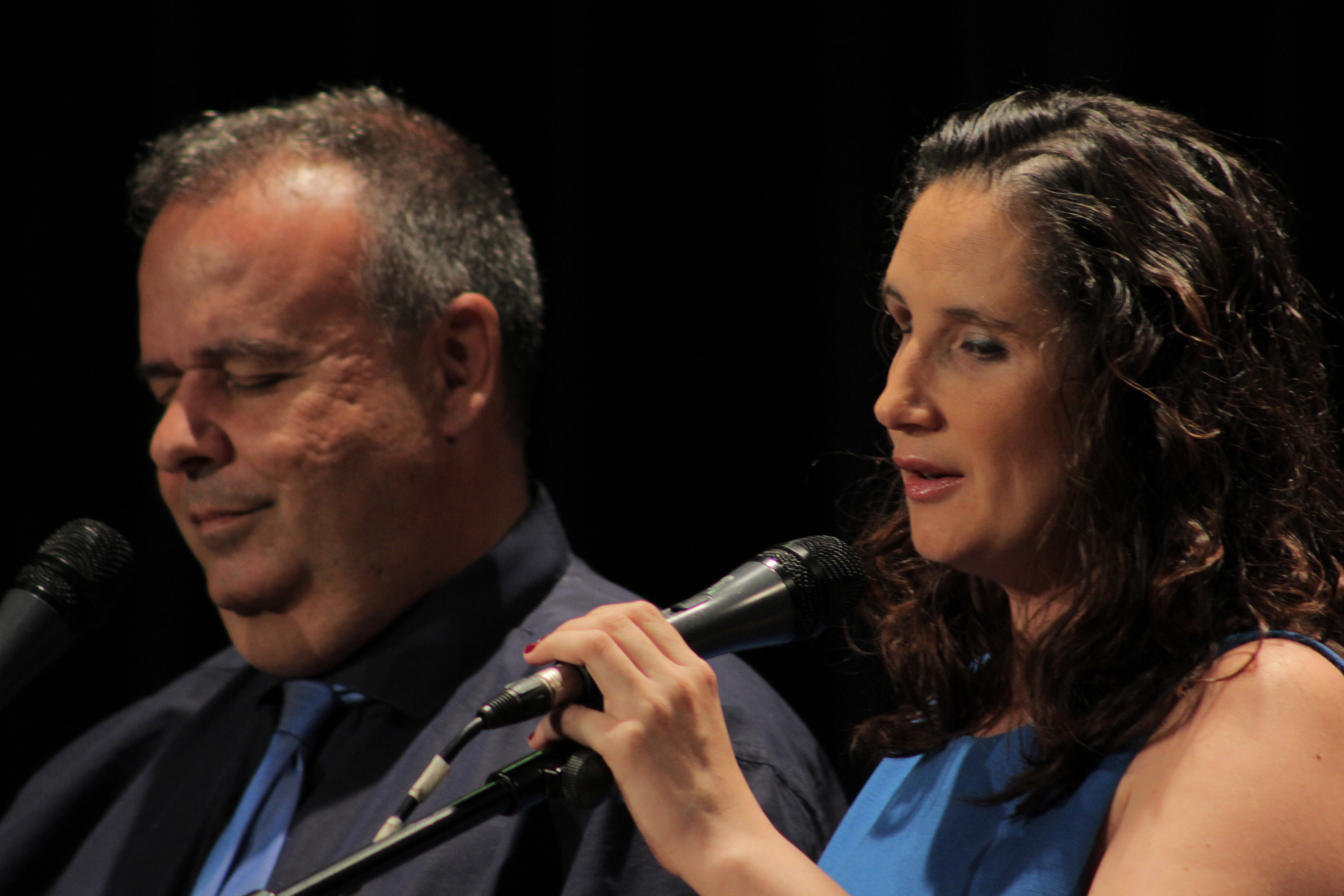 Jesús Espiñeira (a la izquierda) y Ana Ruiz en plena actuación
