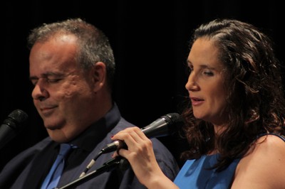 Jesús Espiñeira (a la izquierda) y Ana Ruiz en plena actuación