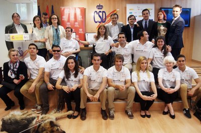 Los primeros Trainers Paralímpicos acompañados por Alberto Durán y responsables del CPE