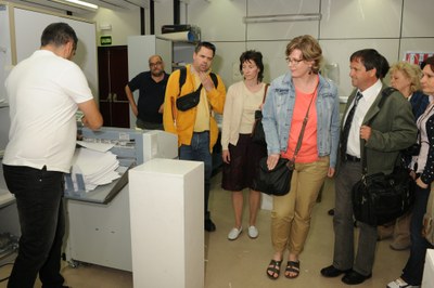 Visita de la delegación del Instituto Nacional para Ciegos de Hungría a la unidad de producción braille del SBO en Madrid 