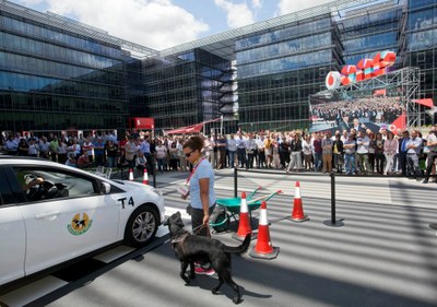 Exhibición de perros guía celebrada en la Plaza Central de la sede de edificios de Vodafone España en Madrid