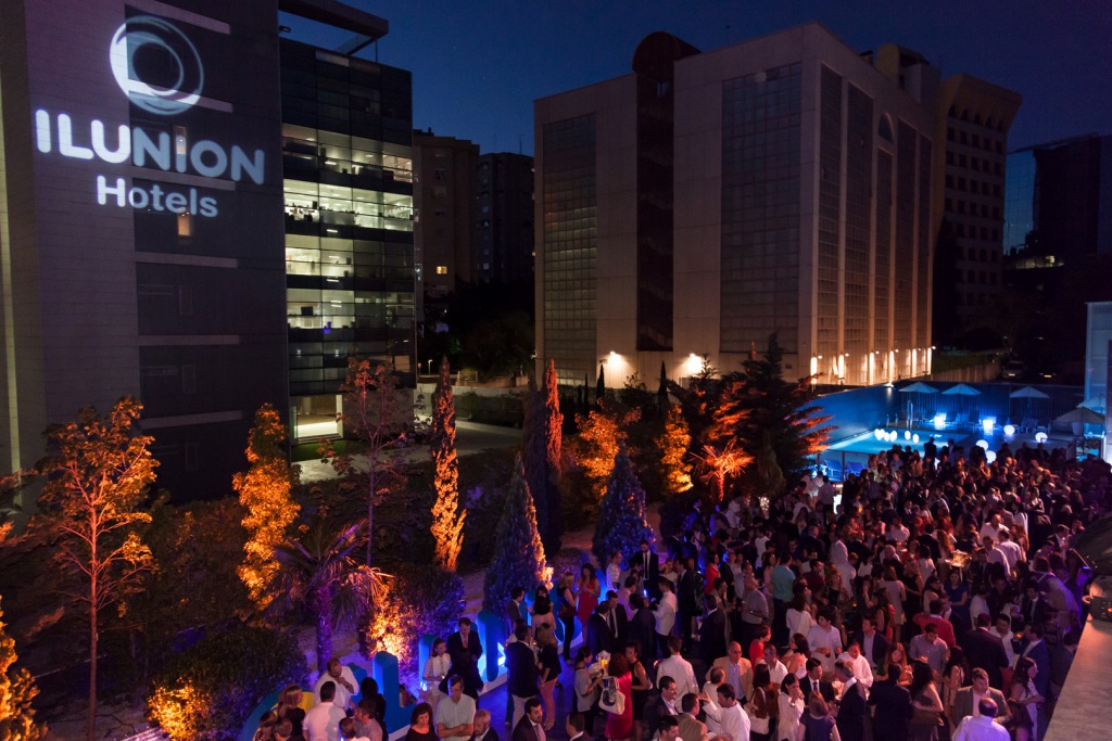 Fiesta en la terraza del ILUNION Atrium de Madrid para poner de largo la nueva marca de la cadena hotelera
