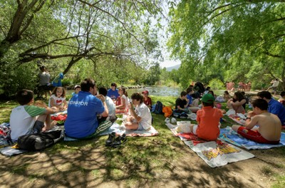 3-Almuerzo a orillas del río