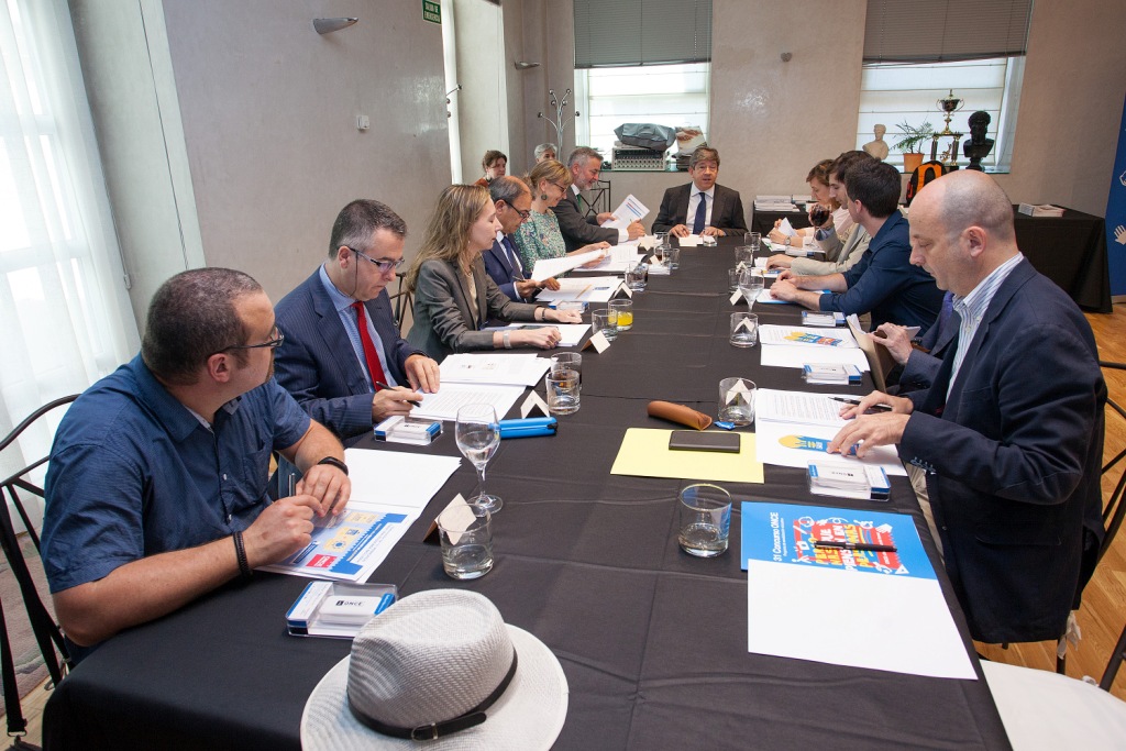 El jurado de la fase nacional del Concurso, en plena deliberación