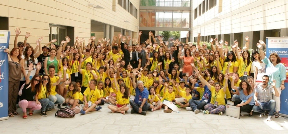 Todos los alumnos ganadores  junto a sus profesores, monitores, y responsables de la ONCE y de entidades públicas tras el acto celebrado en el CRE de Madrid