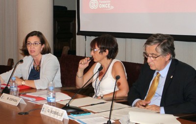 Isabel Martínez (a la izquierda de la imagen), durante su intervención en las jornadas