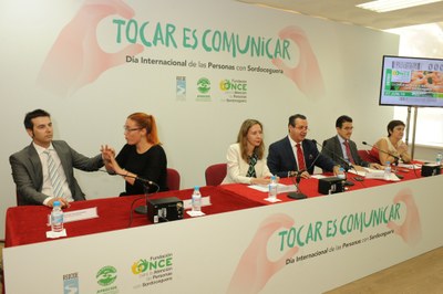 Mesa presidencial del acto celebrado en Madrid con motivo del Día Internacional de la Sordoceguera