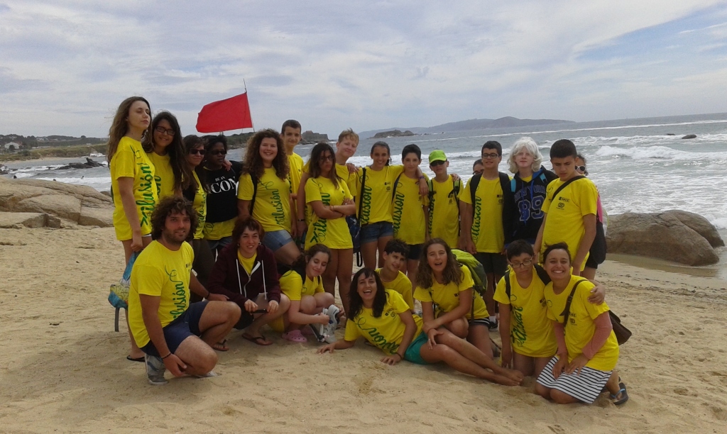 Alumnos de los cursos de inglés de Pontevedra, en la playa de A Lanzada