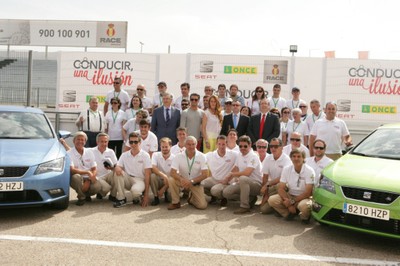 Foto de familia de participantes y monitores