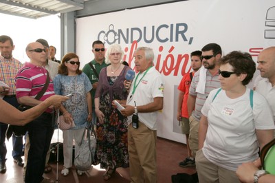 Diego Azúa, director de Comunicación del RACE, presenta la actividad a los medios de comunicación
