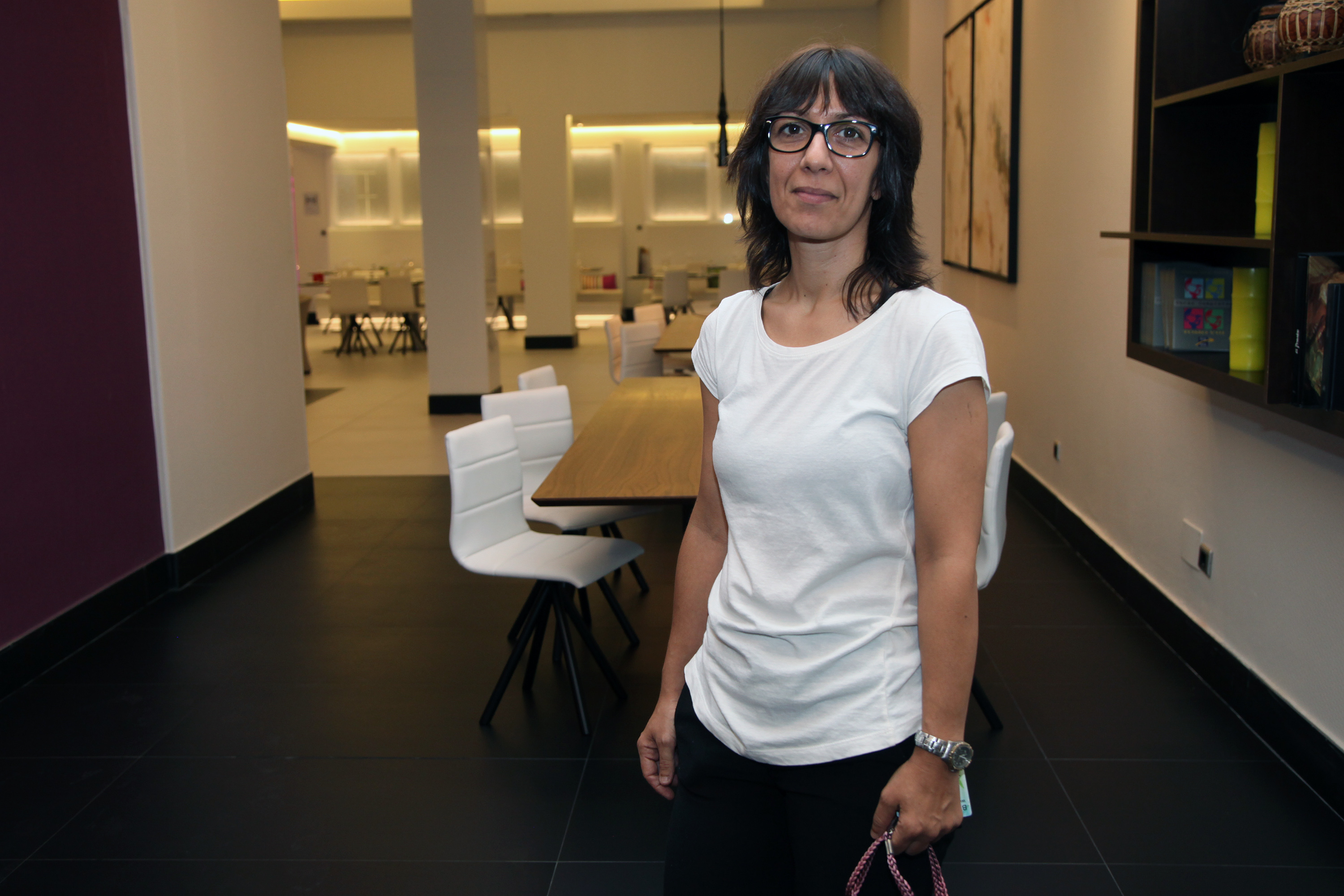 Eva Calvo posa en uno de los salones del Ilunion Hotels 'Suites Madrid'