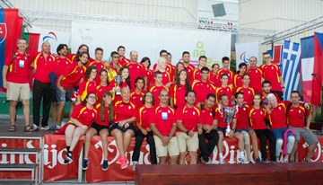 Los 31 jóvenes deportistas de la delegación española, junto a sus técnicos y preparadores
