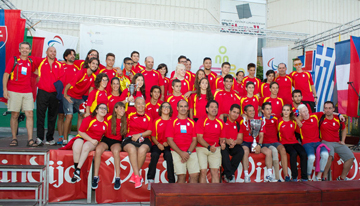 Los 31 jóvenes deportistas de la delegación española, junto a sus técnicos y preparadores