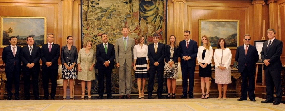 Foto de familia del Pleno del Consejo General junto a los reyes