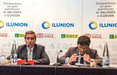 Alejandro Oñoro (a la izquierda) junto a Alberto Durán en el transcurso de la asamblea