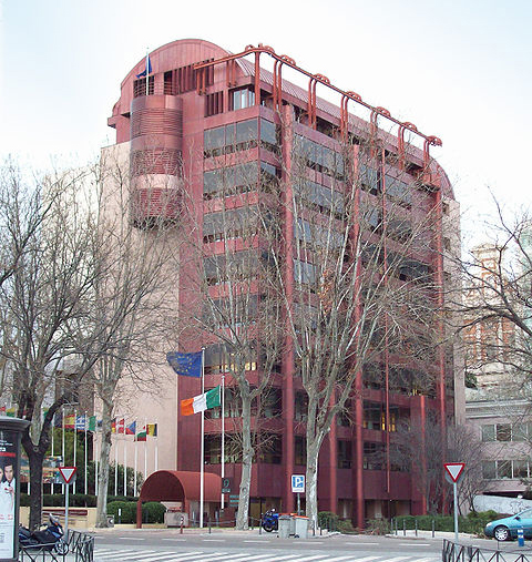 Fachada de la oficina del Parlamento Europeo en España