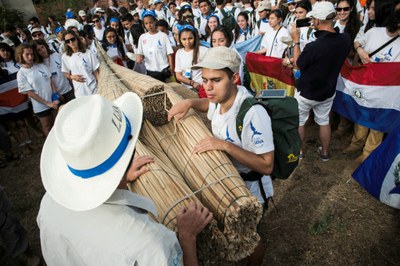 Adrián Rincón en plena exploración durante la Ruta BBVA 2015