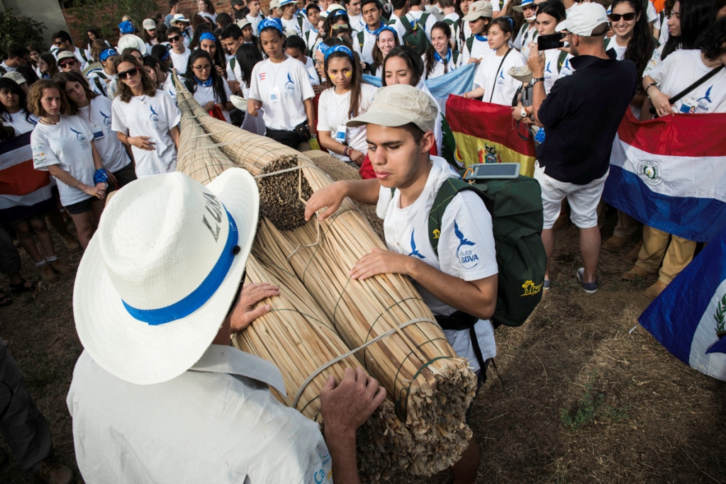 Adrián Rincón en plena exploración durante la Ruta BBVA 2015