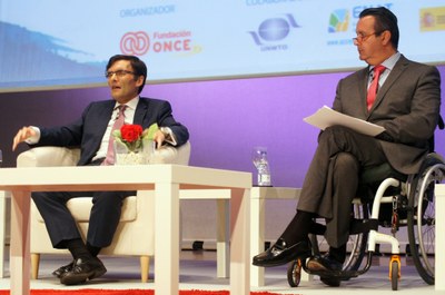 Alberto Durán junto a Ignacio Tremiño, director general de Políticas de Apoyo a la Discapacidad, durante uno de los debates del Congreso