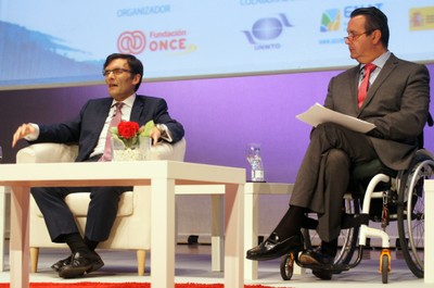 Alberto Durán junto a Ignacio Tremiño, director general de Políticas de Apoyo a la Discapacidad, durante uno de los debates del Congreso
