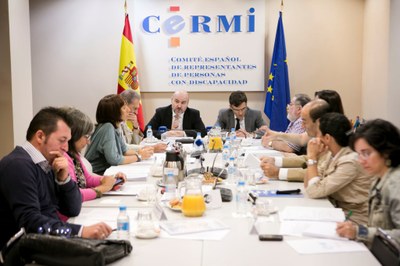 El jurado de los Premios cermi.es 2015 en plena deliberación